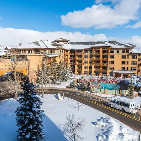 Sundial Condo In The Heart Of Canyons Village, Patio, Outdoor Pool, Walk To Hiking & Biking C202B